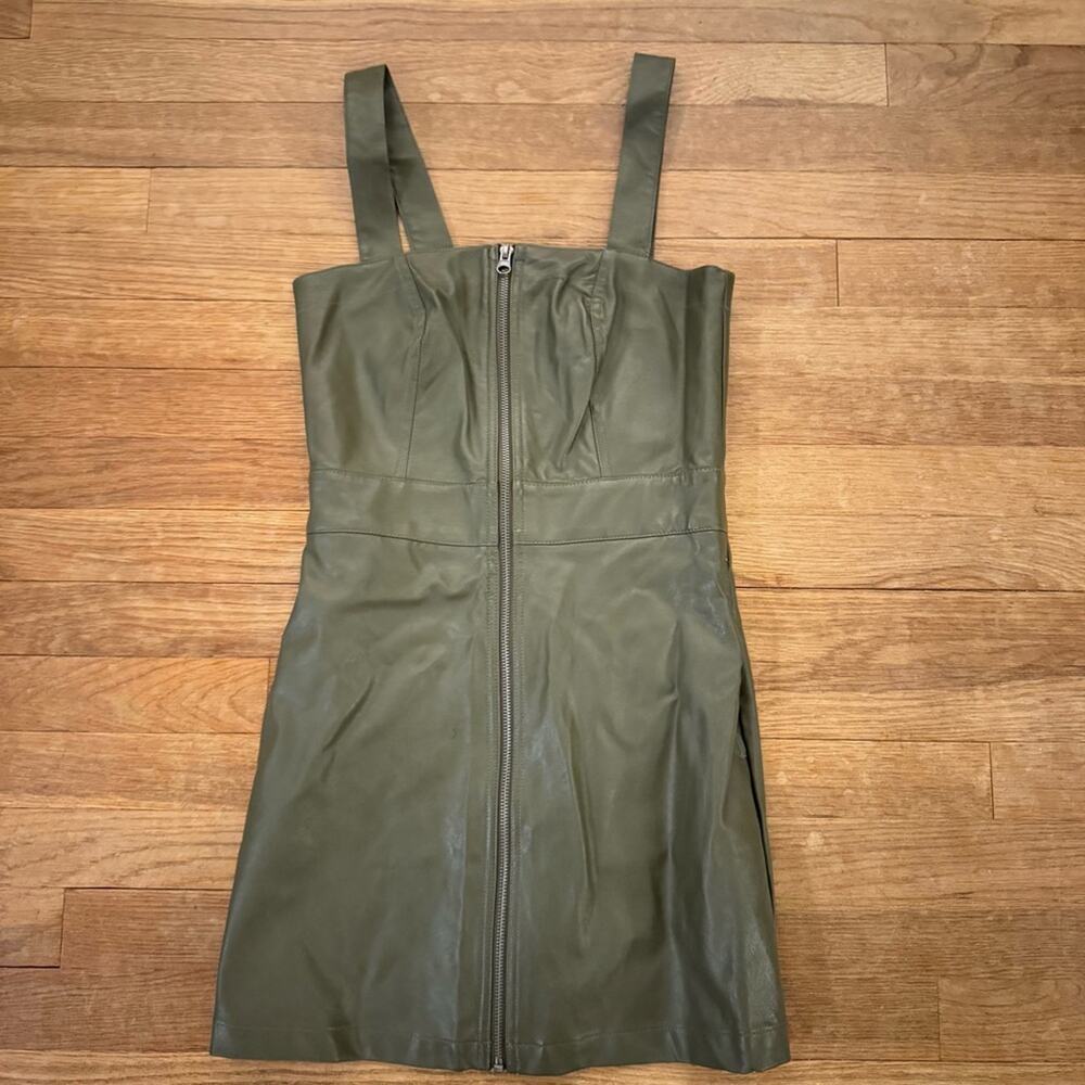 Wild Fable olive faux leather mini front zip pinifore dress sz XXS b42